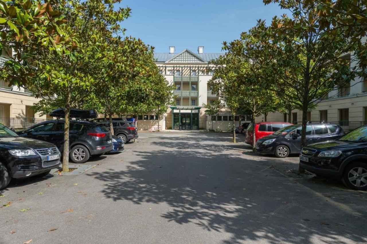 Rainbow Duplex N°1 Disney Serris Exterior photo